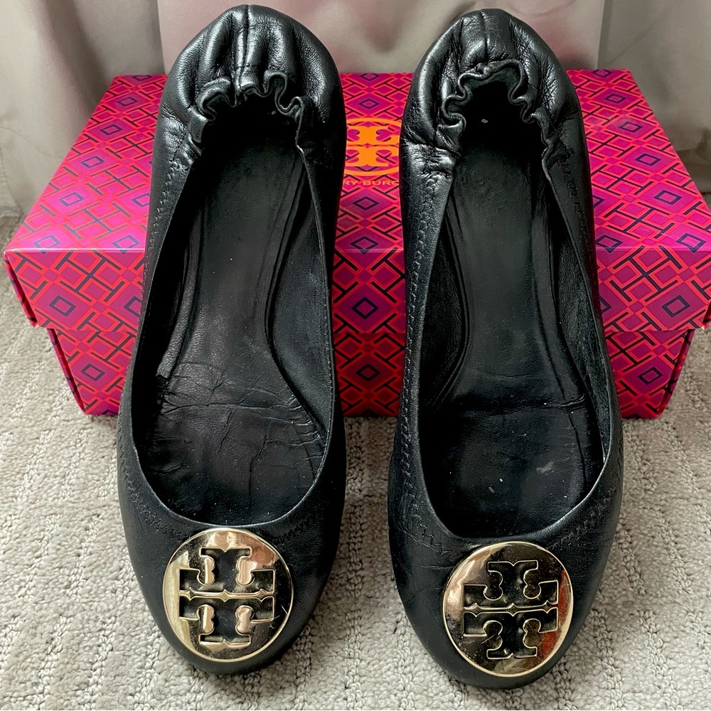 Tory Burch Reva Black Gold Leather Flat size 8